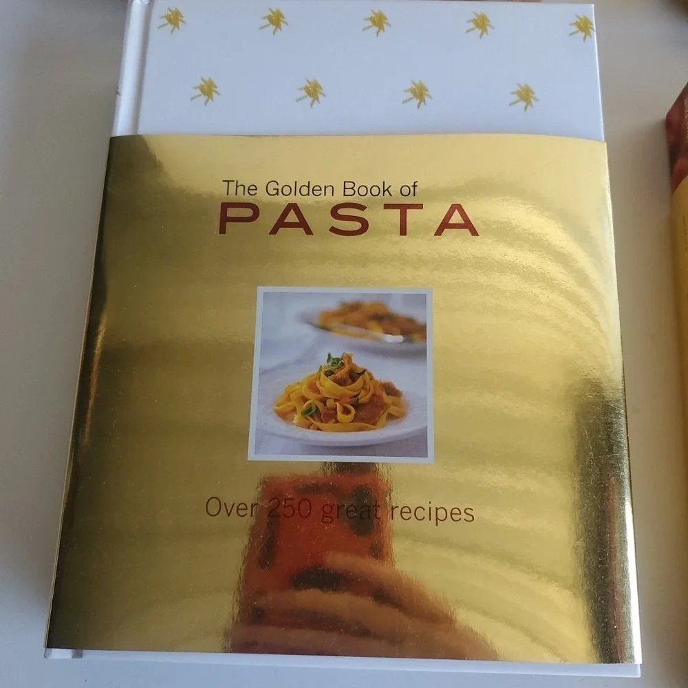 THE GOLDEN BOOK OF CHOCOLATE: OVER 300 GREAT RECIPES Carla Bardi & Claire lot 4